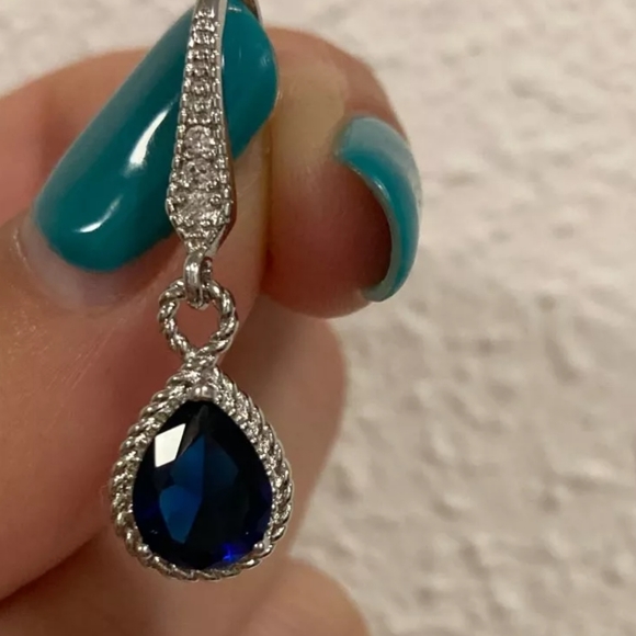 WHITE gold plated Bleu sapphire diamond . - Picture 3 of 3